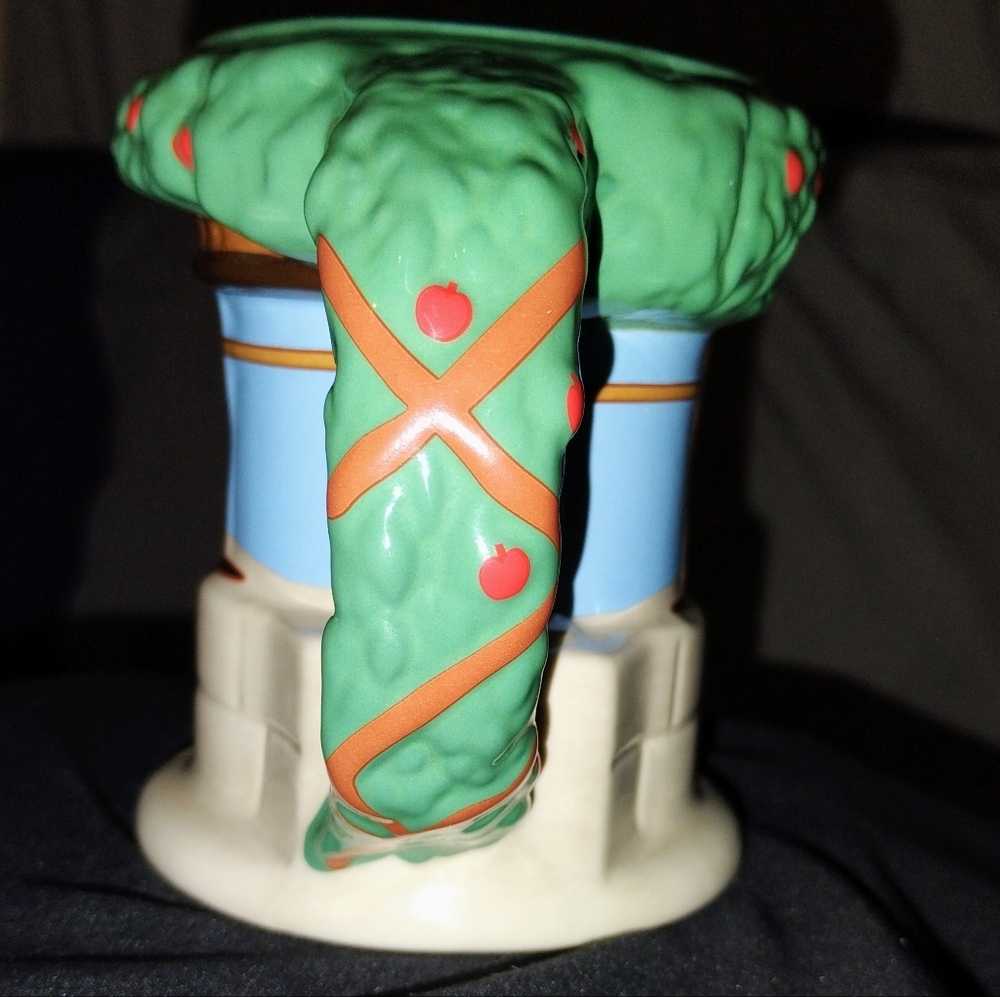 Snow White Themed Mug with Green and Cream Colors - Picture 5 of 8